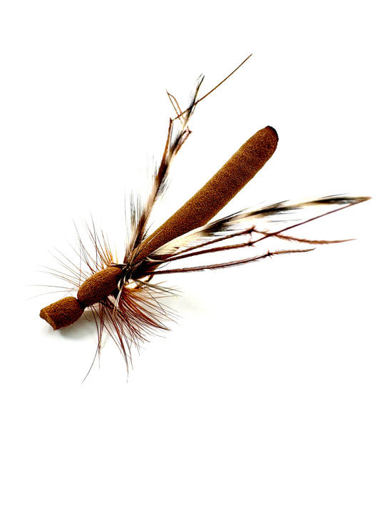 Cranefly imitation fly for fly fishing, designed to mimic the natural crane fly to attract trout and other freshwater species. Perfect for dry fly fishing in streams and rivers, featuring realistic movement and detailed craftsmanship.