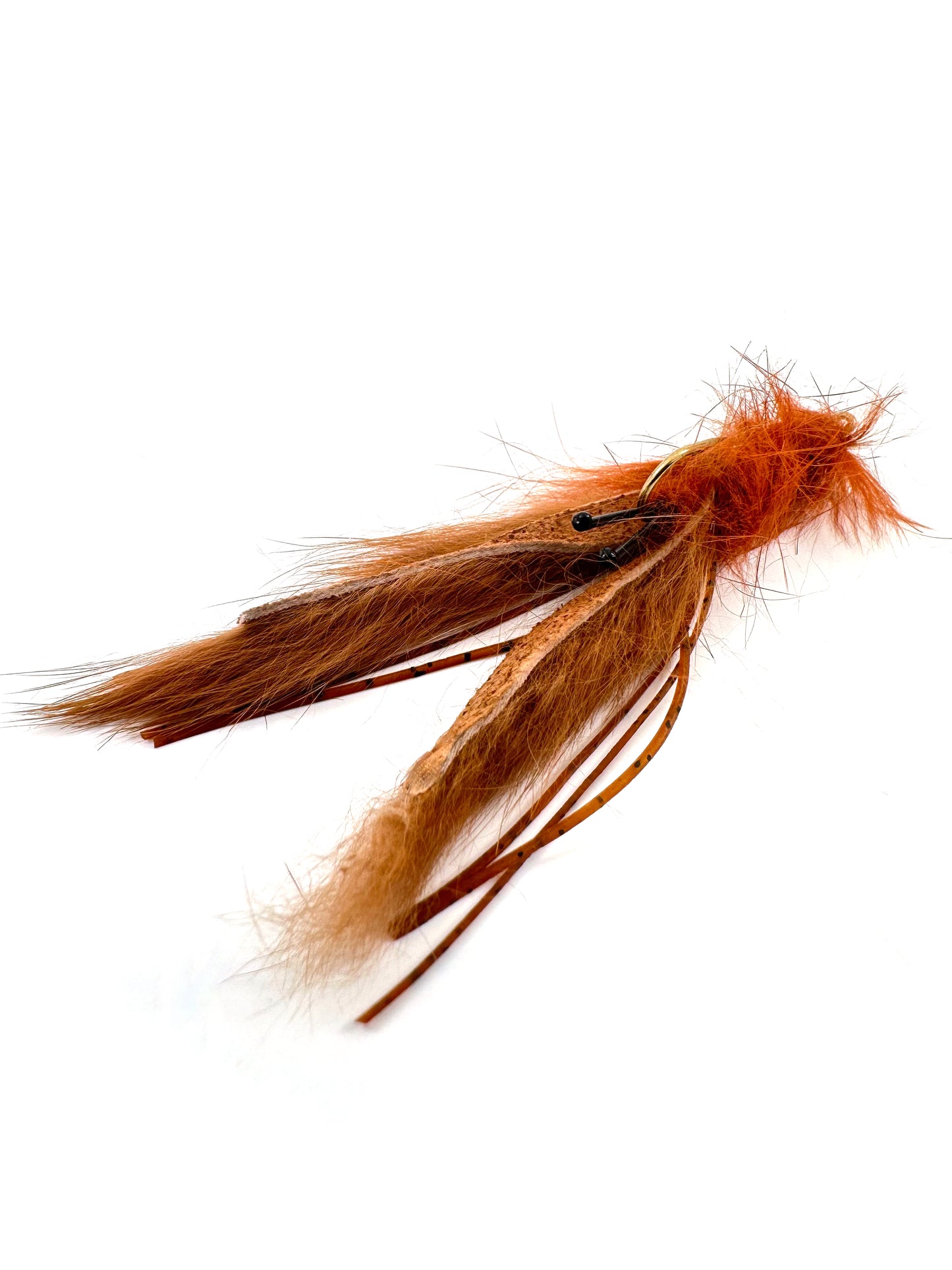 Brown crayfish fly for fly fishing, expertly designed to mimic a natural crayfish, ideal for attracting bass, trout, and other predatory fish. Perfect for freshwater fishing in rivers and lakes with realistic movement and durable construction.